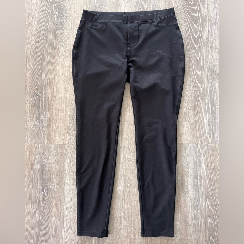 🦋2/$10 Black Slim Fit Pants Sz L